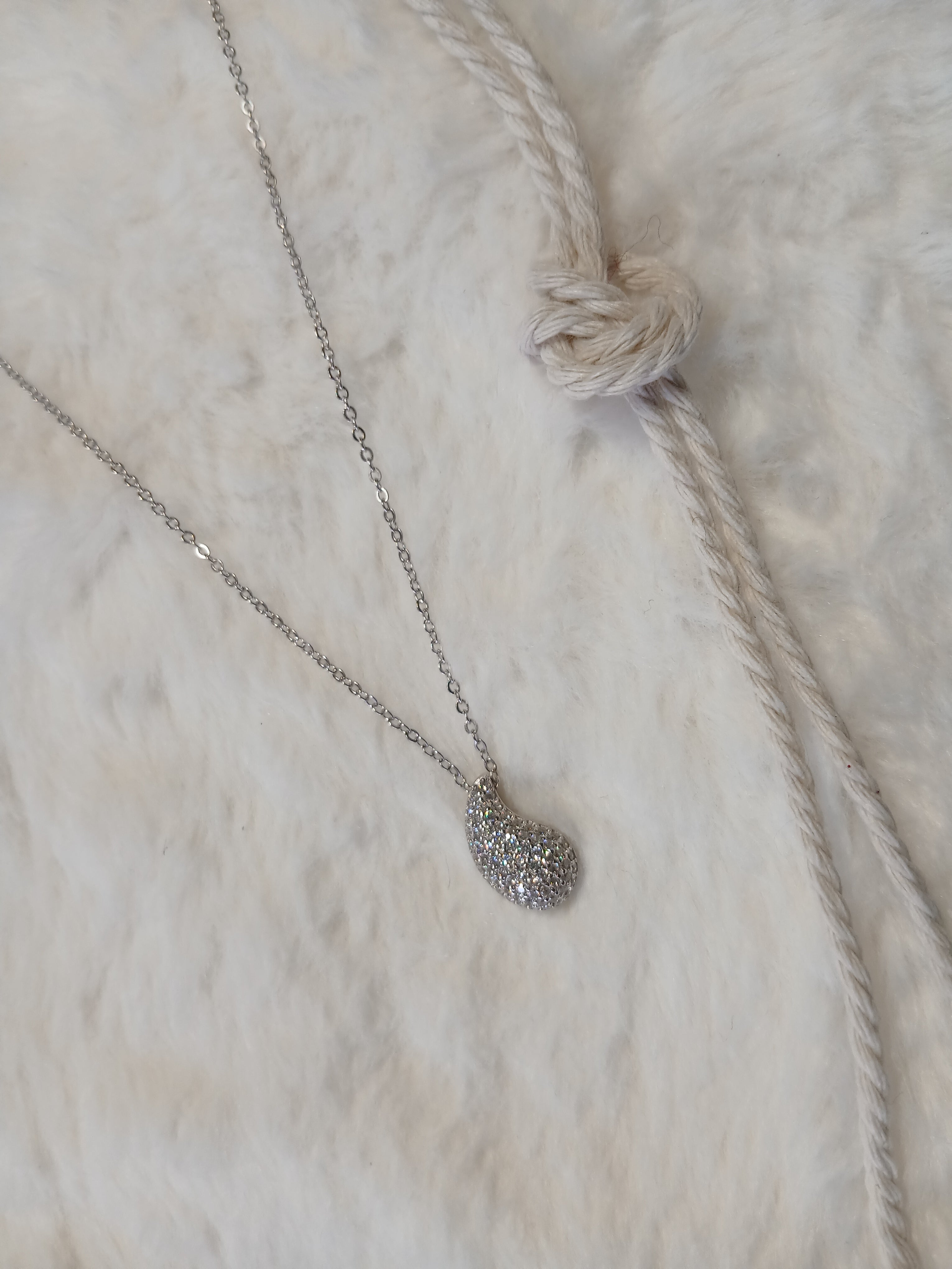 Gargantilla lagrima circonitas