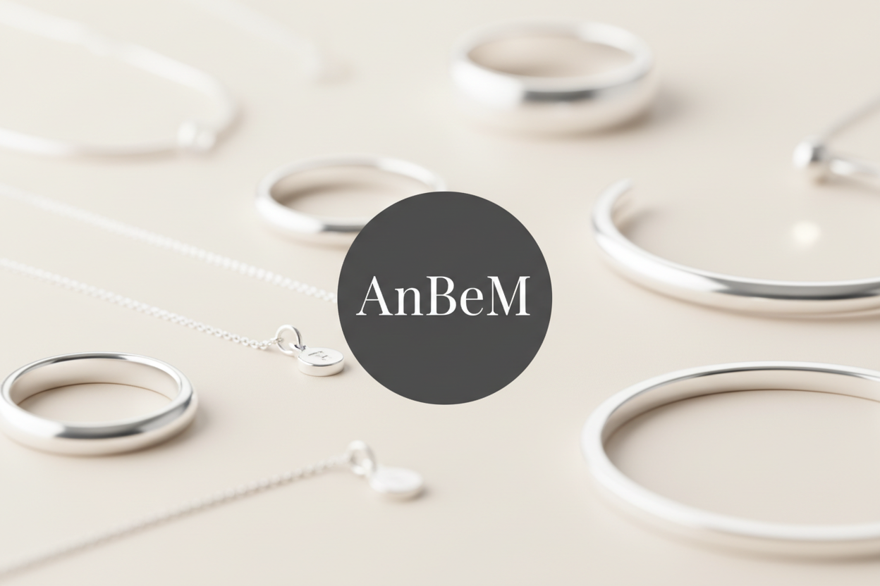 Hero banner AnBeM con logo en círculo